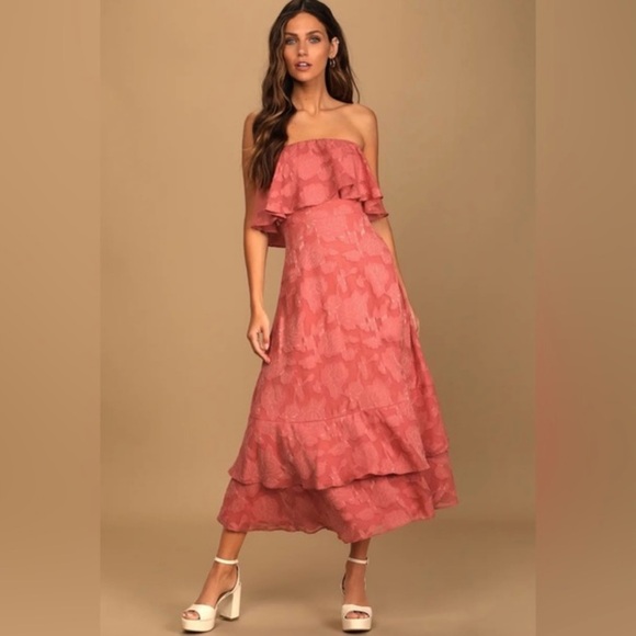 Lulu's Love You So Truly White Dress Burnout Flowers medium NWT
Strapless Midi - Picture 9 of 14